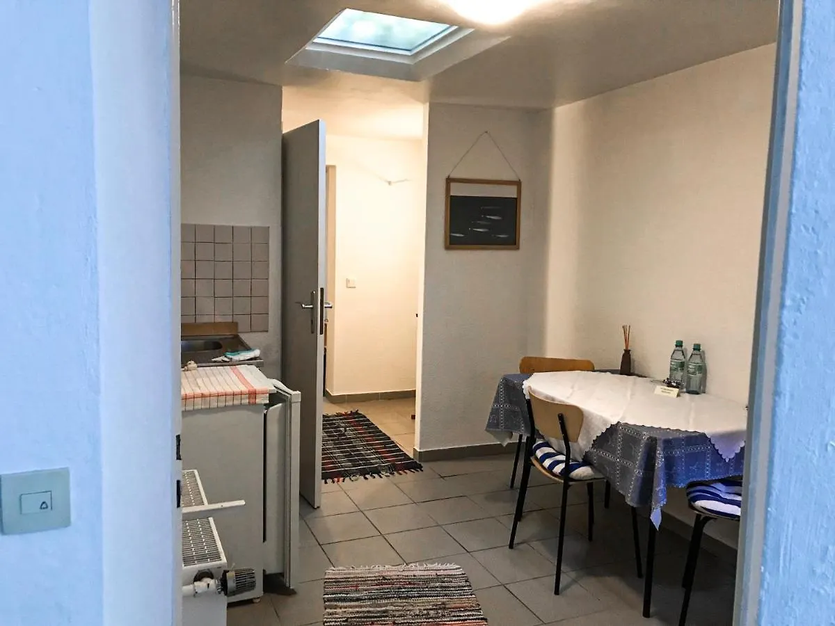 Guesthouse Frank Dusseldorf Inn